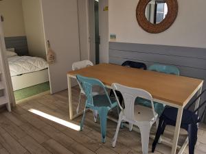 Maisons de vacances Maison a 2 pas du centre-ville et de la plage entierement renovee pour 4 personnes ! - FR-1-194-296 : photos des chambres