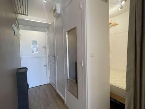 Studio Accès Plage avec Parking et Ascenseur - FR-1-308-207