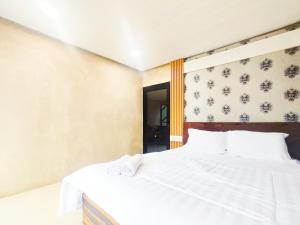 Napoleon Hills Tambi Tea Gardens View RedPartner