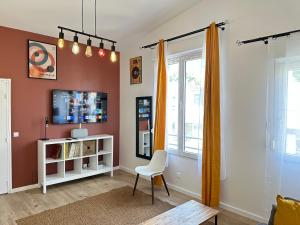 Elegant 2 Bedroom Apartment with Free Parking Paris St-Denis by Immo Kit BNB