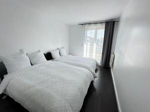 Appartements Elegant 2 Bedroom Apartment with Free Parking Paris St-Denis by Immo Kit BNB : photos des chambres