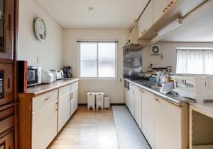 【One House 】白老駅から徒歩1分グループ・家族で一棟貸切ウポポイへのアクセスも抜群