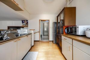 【One House 】白老駅から徒歩1分グループ・家族で一棟貸切ウポポイへのアクセスも抜群