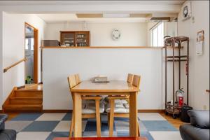 【One House 】白老駅から徒歩1分グループ・家族で一棟貸切ウポポイへのアクセスも抜群