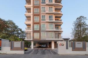 Mountain View Balcony, Blissful Local Living