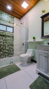 Casa Esmeralda-5min to La Fortuna,King beds & pool