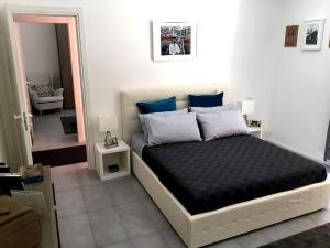 Beautiful new apartment with private entrance and parking 5 min walking from center