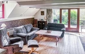 3 Bedroom Lovely Home In Henne