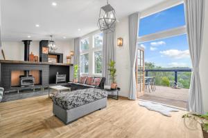 Whispering Wallaby Cottage - 33 Acre Property