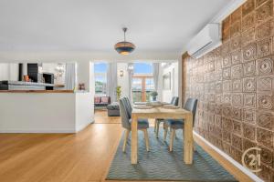 Whispering Wallaby Cottage - 33 Acre Property