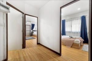 GM7 - Private House Downtown 2mins walk to metro