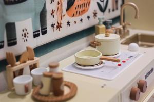 Angel with Honeybee Kids