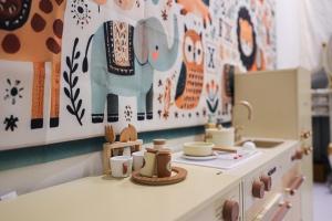 Angel with Honeybee Kids