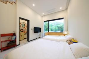 Angel with Honeybee Kids