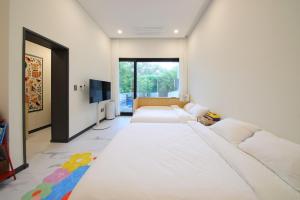 Angel with Honeybee Kids