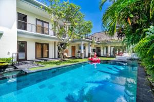 Massive 3BR Luxury Pool Mansion in Perrerenan