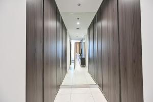 Relax in Style 2BR Huge Terrace Lagoon Access