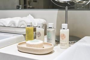 Relax in Style 2BR Huge Terrace Lagoon Access