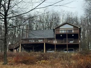 Paws & Peaks Lakeview Lodge Hot Tub Amazing View