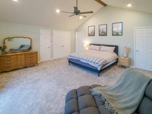 Paws & Peaks Lakeview Lodge Hot Tub Amazing View