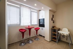 Luxury apartment with sea view,FREE parking!