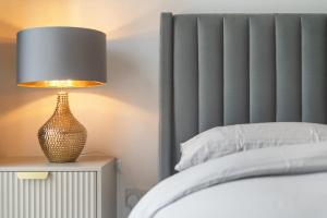 Modern and central 1BR Flat with Skyline View