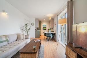 Modern and central 1BR Flat with Skyline View