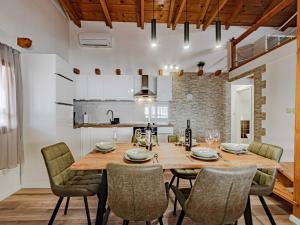 Villa Sea Edge - Three Bedroom Villa with Sea View