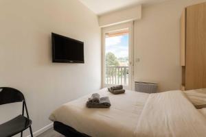 Stunning 2-bedroom accommodation - pool and tennis