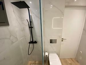 Holy 2 Bedrooms Apartment in Marousi