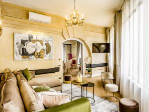Merveil Signature Suite - Valois - Louvre view