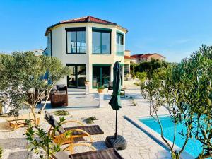 Traumhaftes Apartment mit Pool in Rogoznica
