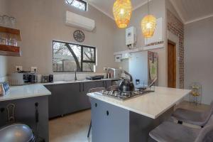 Chui House A Bush Retreat with Pool and AC Near Kruger Gate