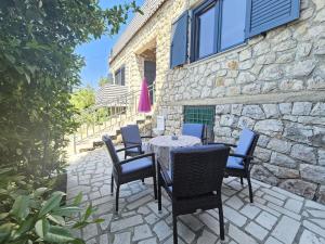 KARMEN - Apartment with terrace and AC