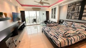 View Talay 7 Beachfront condo