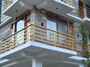 deja view orchard, old manali