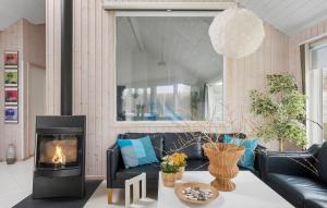 Beautiful Home In Tisvildeleje