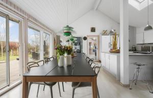 Beautiful Home In Tisvildeleje