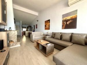 Aris Beachfront Residence by Horizon Homes