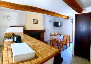 Maisons de vacances Villa Sainte Roseline -AC, Provencal Garden and BBQ : photos des chambres