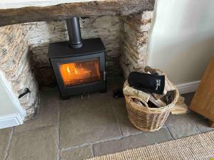 Character 3 Bed Cottage, Close to Waters edge, Parking