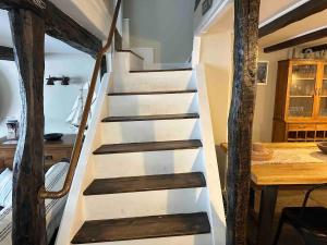 Character 3 Bed Cottage, Close to Waters edge, Parking