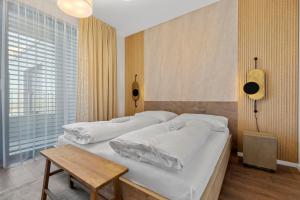 LAM Ivory AC - Balcony