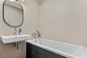 LAM Ivory AC - Balcony