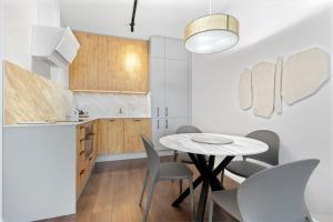 LAM Ivory AC - Balcony