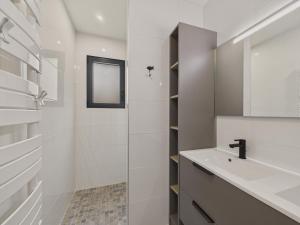 Maisons de vacances Jolie maison moderne - jacuzzi - terrasse pour 4 : photos des chambres