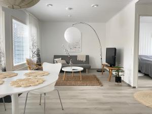 Valoisa uusi kaksio keskellä Suomea