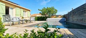 Maisons de vacances Entre deux - Villa avec piscine : photos des chambres