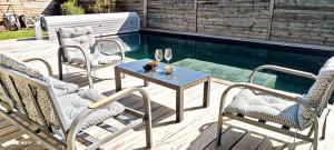 Maisons de vacances Entre deux - Villa avec piscine : photos des chambres