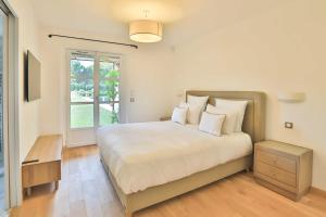 Sumptuous Villa facing the Bay of Canebiers